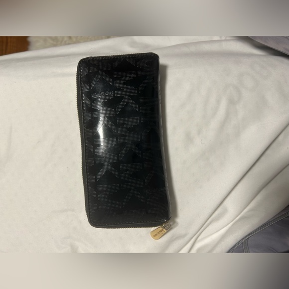 Michael Kors wallet - Picture 4 of 4